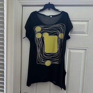 Beautiful black, yellow,white top.  Size Large.  New.